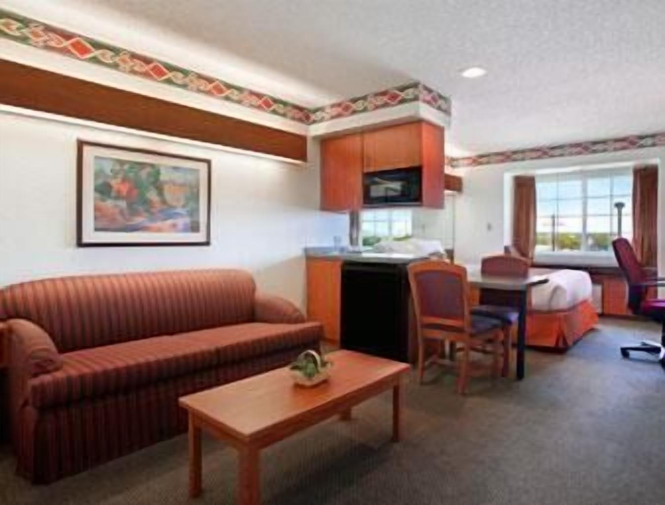 Microtel Inn And Suites Πουέμπλο Δωμάτιο φωτογραφία